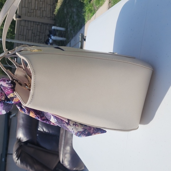 NWT BETSEY JOHNSON BEIGE LARGE TOTE - Picture 4 of 8